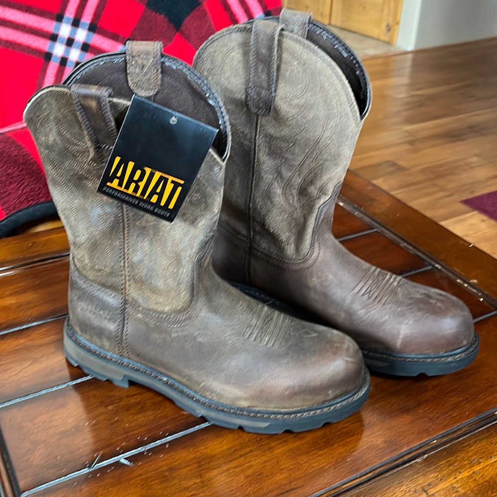 Mens size 8.5 Ariat Boots Brown